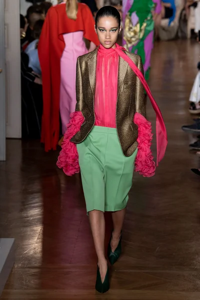 Look 10